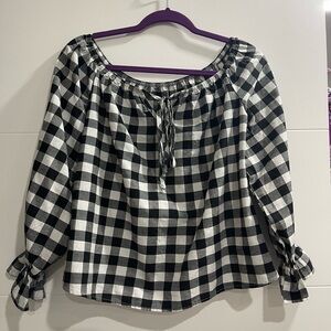 Off the shoulder long sleeve very unique style